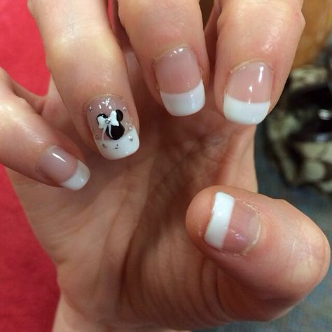 Disney wedding nails. Wouldnt this look lovely with your dream Wedding Ring Set! Visit us at www.LaurieSarahDesigns.com Dream Wedding Ring Set, Disney Manicure, Mouse Nail Art, Nail Art Mariage, Mickey Mouse Nail Art, Ongles Bling Bling, Patrick Nagel, Wedding Nail Art Design, Disney Inspired Wedding