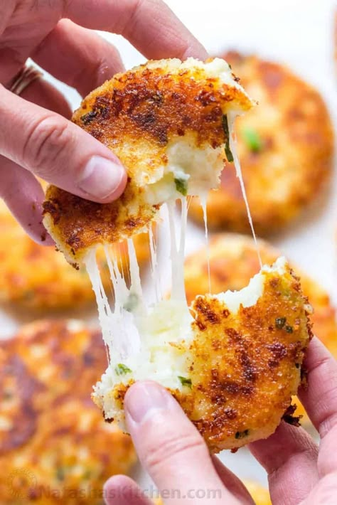 Cheesy mashed potato pancakes recipe - best way to use up leftover mashed potatoes! Mashed Potato Pancakes are crispy outside and loaded with melty cheese! | natashaskitchen.com Claim Jumper Potato Cakes, Cheesy Stuffed Potato Cakes, Green Chili Cheese Potato Cakes, Cheesy Potato Cakes, Midwest Dinner Recipes, Cheese Stuffed Potato Cakes, Cheesy Beef Stuffed Potato Cakes, Idaho Potato Recipes, Stuffed Potato Cakes