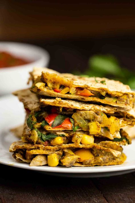 Black Bean Veggie Quesadillas | via veggiechick.com #vegan #oilfree Quesadilla Vegan, Homemade Bean Dip, Mushroom Quesadilla, Vegan Quesadillas, Veggie Quesadillas, Vegan Weeknight Meals, Vegan Garlic Bread, Vegan Quesadilla, Veggie Board