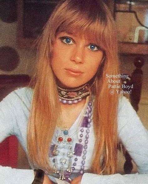 •pattie boyd | julia• on Instagram: "pattie boyd by robert whittaker, 1968💞 - - - - #pattieboyd #robertwhittaker #kinfauns #1968" Patty Boyd, Patti Boyd, George Harrison Pattie Boyd, Robert Whittaker, Jenny Boyd, Beatles Girl, Pattie Boyd, Swinging 60s, 60s Fashion