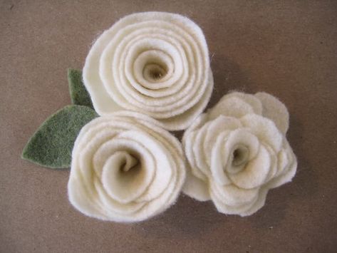 4 Ways to Make Felt Flowers With Easy Tutorials - HubPages Felt Flowers Diy Pattern Free Printable, Felt Flower Tutorial Free Pattern, Felt Flowers Patterns Templates, Felt Flowers Patterns Templates Free Printable, Easy Felt Flowers, Felt Flowers Diy Easy, Small Felt Flowers Patterns, How To Make Felt Flowers, Wool Flowers How To Make