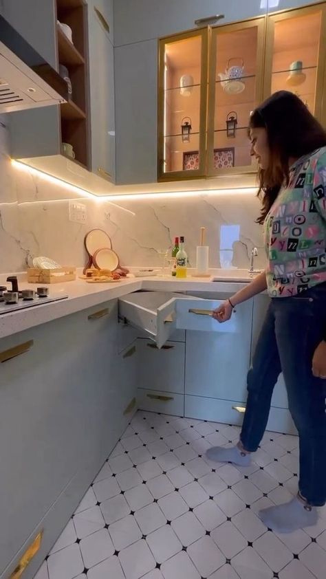 Don’t want those magic corners or blind corner units for your kitchen? Check this out!😍 🎥: @official_andspaces Credit: @interiordesign.addicts बेडरूम डिजाइन, Kitchen Wardrobe Design, Compact Kitchen Design, Kitchen Cabinetry Design, Desain Pantry, Kitchen Layout Plans, Kabinet Dapur, Kitchen Cupboard Designs, Interior Design Your Home