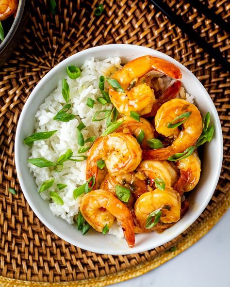 Sweet and Spicy Shrimp recipe by Jasmine Sanders | The Feedfeed Spicy Shrimp Recipe, Hawaiian Garlic Shrimp, Sweet Chili Shrimp, Sweet And Spicy Shrimp, Shrimp And Rice Recipes, Spicy Shrimp Recipes, Chili Shrimp, Coconut Rice Recipe, Chinese Bowls