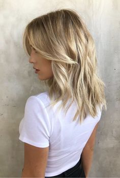 Blonde Hair Trends, Blonde Layered Hair, Medium Blonde Hair, Bright Hair Colors, Blonde Hair Inspiration, Blonde Hair Looks, Bright Hair, Penteado Cabelo Curto, Brown Blonde Hair