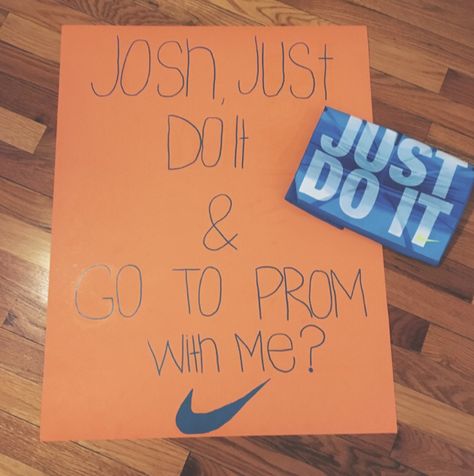 Nike Promposal Idea for a guy Nike Promposal, Track Promposal Ideas, Track Promposal, Hoco Poster Ideas, Promposal Ideas For Him, Prom Proposal Ideas, Basketball Promposal, Girl Ask Guy, Creative Prom Proposal Ideas