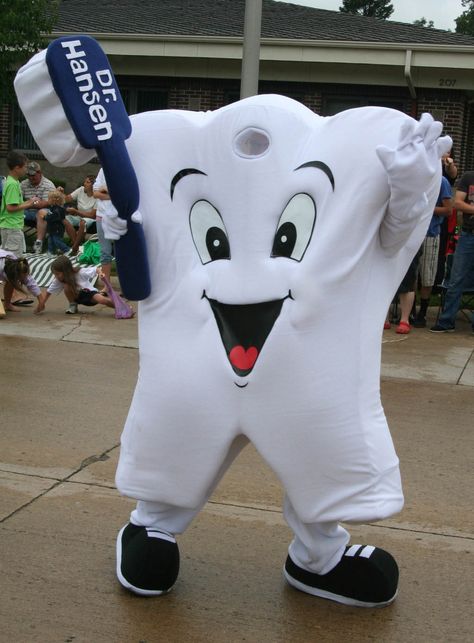 cute tooth costume!  Repinned by www.greenbrierdental.com Tooth Costume, Zoo Boo, Activation Ideas, Dentist Art, Fancy Dress Competition, Parade Ideas, Cute Tooth, Office Designs, Dental Teeth