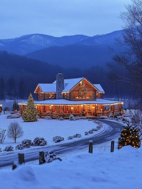 Alaska Cabin, Tennessee Christmas, Cabin Style Homes, Log Cabin Ideas, Cabin Aesthetic, Cabin Exterior, Dream Life House, Cabin Christmas, Dream Apartment Decor