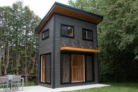 Modern Bunkie, Prefab Guest House, Backyard Guest Houses, Backyard Structures, Black Cabin, Prefab Cabins, Garden Suite, Modern Tiny House, Casa Container