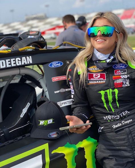 Racing Photoshoot, Hailie Deegan, Female Race Car Driver, Shirley Manson, Racing Quotes, Car Racer, Racing Girl, Nascar Drivers, Street Racing