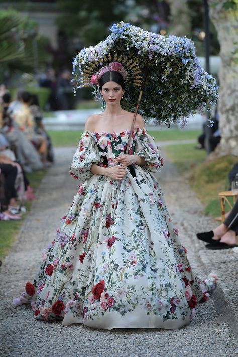 Dolce & Gabbana - Alta Moda Autumn/Winter 2018 Couture Collection Dolce Gabbana Alta Moda, العصور الوسطى, Collection Couture, Couture Mode, Fantasy Dress, Haute Couture Fashion, Couture Gowns, Fantasy Fashion, Marie Antoinette