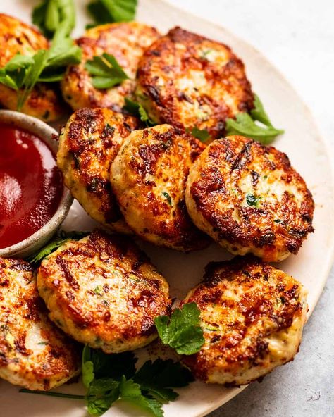 Chicken Rissoles (chicken patties!) Oven Baked Chicken Rissoles, What To Eat With Chicken, Beef Rissoles, Chicken Rissoles, Rissoles Recipe, Chicken Mince, Boiled Chicken Breast, Vegetable Dumplings, Hidden Vegetables