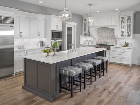 IM2769_05 Kitchen Cabinets Grey And White, Grey Island, Renovation Plan, Home Decor Ideas Kitchen, Grey Kitchen Island, Wallpapers Home, Grey Kitchen Designs, Gray And White Kitchen, Home Decor Wallpaper