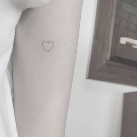 10 mil Me gusta, 29 comentarios - Little Tattoos (@little.tattoos) en Instagram: "Single needle #heart by @tattooist_arar · Seoul  via @tattoofilter" Love Heart Tattoo, Inner Arm Tattoos, Tiny Wrist Tattoos, Minimal Tattoo Design, Forarm Tattoos, Line Love, Forearm Tattoo Women, Line Tattoo, Arm Tattoos For Women