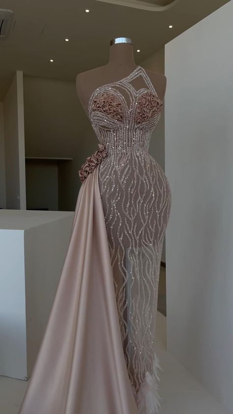 Prom Dresses Long Sleeves, Minna Fashion, Robes Glamour, Celebrity Inspired Dresses, Prom Girl Dresses, Dinner Dress Classy, Senior Prom Dresses, Classy Prom Dresses, Stunning Prom Dresses