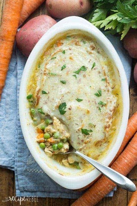 This is the recipe to use up all of your Thanksgiving or Christmas turkey dinner leftovers! A creamy base loaded with turkey and vegetables, topped with mashed potatoes -- the perfect comfort food! Christmas Turkey Dinner, Turkey Shepherd's Pie, Turkey Shepherds Pie, Thanksgiving Turkey Dinner, Turkey Pie, Thanksgiving Leftover Recipes, Dinner Leftovers, Thanksgiving Leftovers, Shepherd's Pie