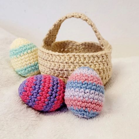 If you're looking for a quick and simple pattern for Easter, I've got you covered! Have a look at this mini Basket with little Easter eggs. Yarn: Friends Cotton 8/4 from @hobbii_yarn Easter Basket Crochet, Basket Crochet Pattern, Mini Easter Basket, Crochet Tiny, Mini Basket, Basket Crochet, Easter Egg Basket, Egg Basket, Easter Basket