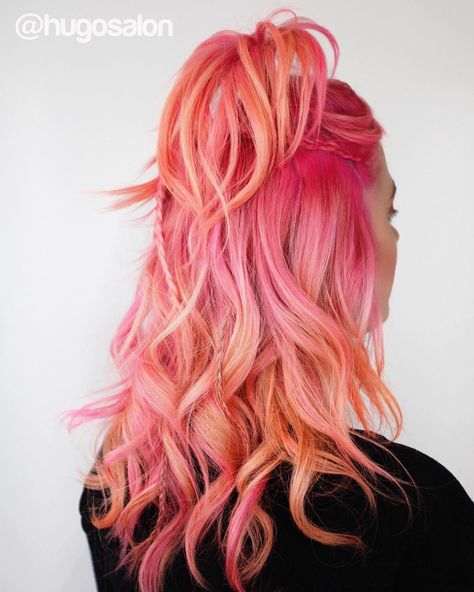 See this Instagram photo by @hugosalon • 1,524 likes Pink Peach Hair, Coral Makeup, Hair Color Orange, Peach Hair, Ombre Pink, Hair Ombre, Super Hair, Bright Hair, Hair Colours