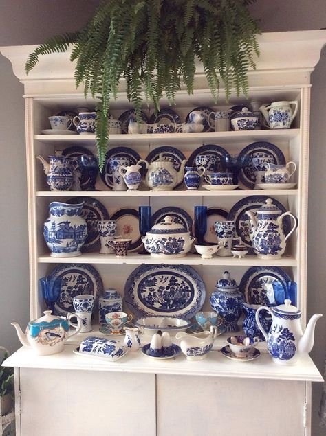 Blue Willow China Display, Blue Willow Decor, Blue And White Dining Room, Decorating With Blue And White Porcelain, China Hutch Decor, Blue And White Dishes, Blue Willow Dishes, Blue And White Dinnerware, California Decor