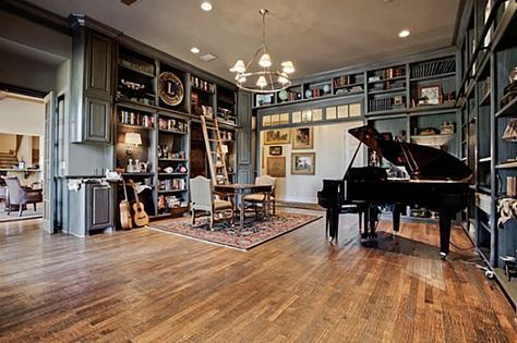 Piano Studio Room, Modern Music Room, Home Music Rooms, Record Room, Piano Studio, Music Studio Room, Music Room Decor, Piano Bar, Room Library