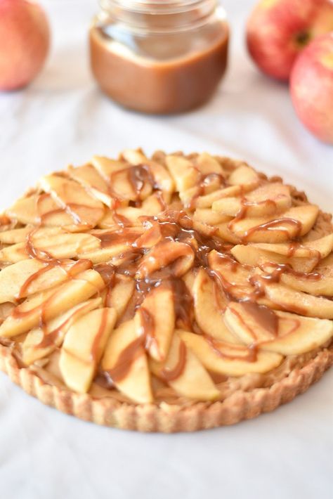 Caramel Apple Tart, Caramel Apple Kits, Apple Tarts, Apple Tart Recipe, Pear Tart, Caramel Tart, Caramel Desserts, Cheese Tarts, Apples And Cheese