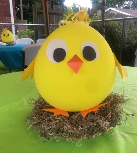 Paper Mache Balloon, Thanksgiving Kindergarten, Duck Birthday, Farm Quilt, Birthday Centerpieces, Birthday Party Balloon, Bee Baby Shower, Baby 1st Birthday, Easter Centerpieces