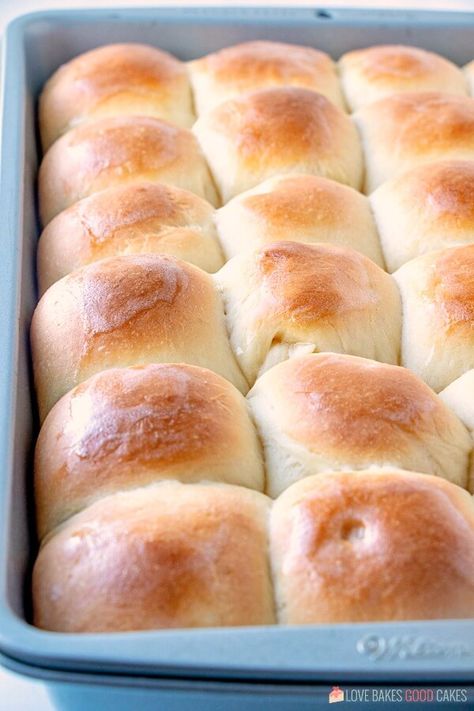 Easter Dinner Rolls, Dinner Rolls Recipes, Easy Dinner Rolls, Quick Dinner Rolls, Dinner Rolls Easy, Butter Rolls, Easter Bread Recipe, Buttery Rolls, Rolls Easy