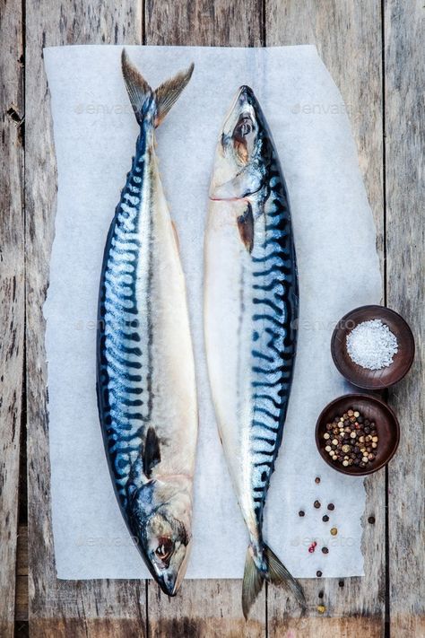 Fresh Fish Photography, Mackerel Fish, Fish Artwork, Fish Illustration, Two Fish, Fish Sculpture, Fish Painting, Fish Art, Wooden Table