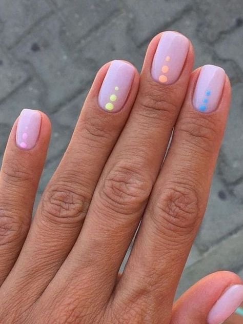 21 Summer Nail Designs For Short Nails - Lauren Erro Vacation Nails Short, Unghie Sfumate, Summer Gel Nails, Nagellack Trends, Short Gel Nails, Colorful Nails, Dots Nails, Cute Gel Nails, Round Nails