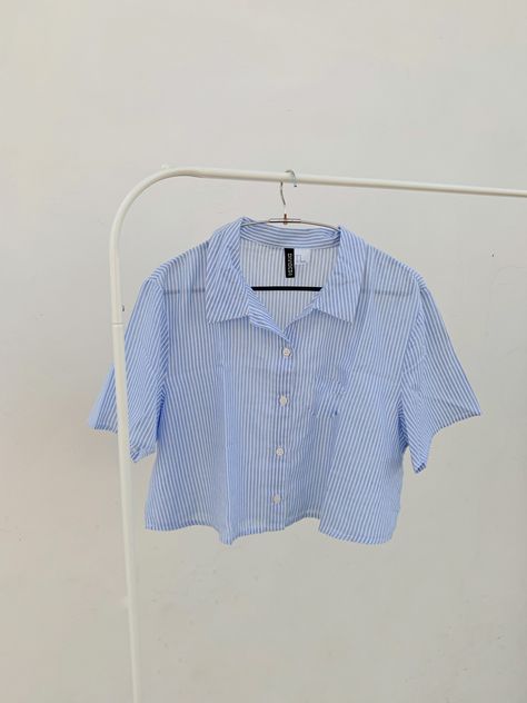 #shirt #shirtstyle #stripedshirt #shirtfashion #clothingrack Stylish Jeans Top, Cropped Shirt Outfit, Silk Top Outfit, Tshirts For Women, Korean Shirt, Norse Myth, Outfits Woman, Woman Shirt, Trendy Dress Outfits