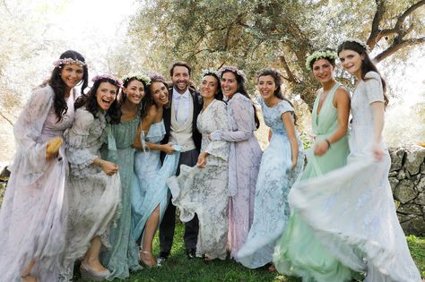 Bella Sicilia: Hamish Bowles Attends Lucilla Bonaccorsi’s Breathtaking Wedding in Southern Italy Wedding In Sicily, Hamish Bowles, Sicily Wedding, Matching Bridesmaids, Inside Weddings, Embroidered Tulle Dress, Vogue Wedding, Luisa Beccaria, White Icing