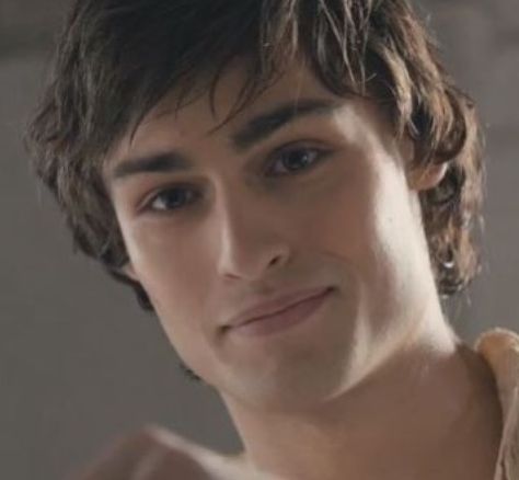 Romeo and Juliet 2013. He is too pretty for his own good. Douglas Booth Romeo, Romeo Montague, Ginta Lapina, Fantasy Romance Novels, The Silmarillion, Shakespeare In Love, Douglas Booth, Will Herondale, Captive Prince