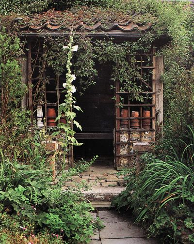 Simple Pergola, Climbing Clematis, Clematis Montana, Pergola Garden, Potting Sheds, Purple Home, Potting Shed, Romantic Garden, Garden Structures