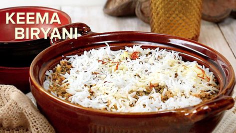 This delicious keema biryani recipe is built up with alternating layers of flavoured rice and minced mutton masala. Learn how to cook keeme ki biryani with an easy step by step video Keema Biryani Recipe, Keema Biryani, Biryani Recipe Video, Flavoured Rice, Mutton Keema, Mutton Masala, Keema Recipes, Desi Khana, Roasted Figs