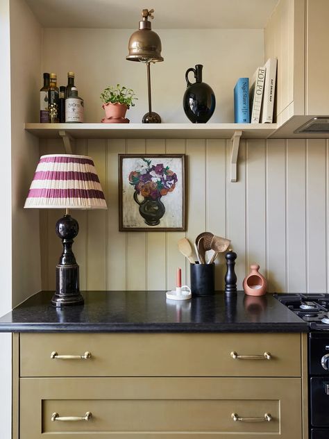 Silestone Worktop, Galley Kitchen Renovation, Tongue And Groove Walls, Small Seating Area, Stock Cabinets, London Kitchen, English Kitchens, Shelving Design, Classic Kitchen