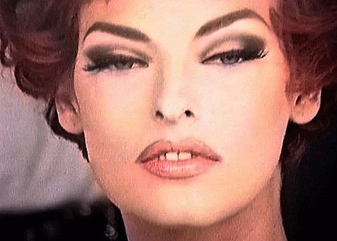 Linda Ev. Vogue Makeup, 90s Makeup Look, Drag Make-up, 90s Makeup, Models 90s, Stephanie Seymour, 90s Supermodels, 90s Models, Linda Evangelista