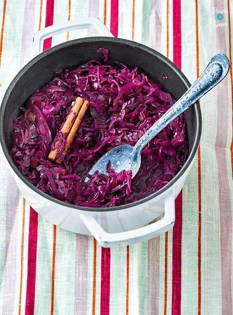 Braised Red Cabbage - Pinch Of Nom German Red Cabbage, Cabbage Side Dish, Sweet And Sour Cabbage, Sour Cabbage, Red Cabbage Recipes, Braised Red Cabbage, Liver And Onions, Cabbage Recipe, Veggie Delight