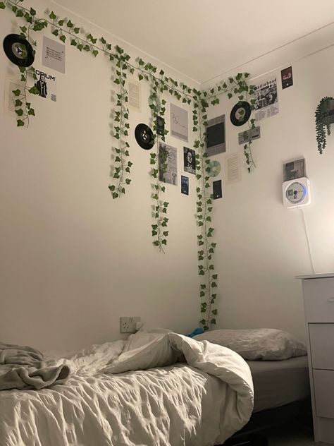 Bedrooms Astetic, Aspheric Room, Astethic Room Decoration Ideas, Rooms Astethic, Astethic Room Decor, Astethic Room Ideas, Boyfriend Nails, Dorm Room Wall Art, Diy Wall Decor For Bedroom