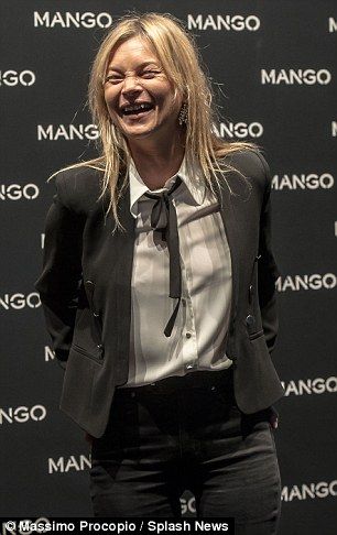 Kate has always been famed for her perfect, rose-bud shaped mouth. But these latest pictures seem to show her lips look thinner and less defined Mango Store, Kate Moss Style, Androgynous Outfits, Bad Photos, Skin Clinic, Style Crush, Cara Delevingne, Kate Moss, Latest Pics