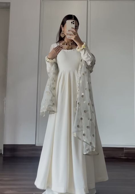 Eid Fits, Lehenga Type, White Anarkali, Desi Dress, Long Frock Designs, Trendy Outfits Indian, Simple Gowns, Eid Outfits, Traditional Indian Dress