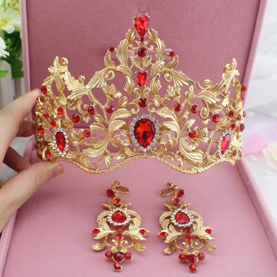 Victorian Accessories, Crown Aesthetic, Tiara Headpieces, Headpiece Diy, Royal Crowns, Wedding Bridal Veils, Dark Dress, Beautiful Tiaras, Red Crown