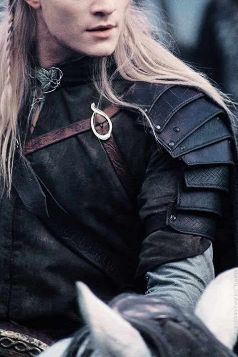 Lotr Legolas, Tolkien Elves, Into The West, Lotr Art, Orlando Bloom, Thranduil, Jrr Tolkien, Legolas, Fantasy Aesthetic