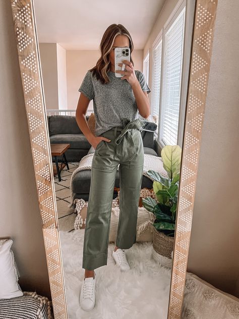 Professional Student Outfit, Flowy Pants Teacher Outfit, Substitute Teacher Outfit Ideas, Simple Teaching Outfits, Comfortable Teaching Outfits, Outdoorsy Teacher Outfits, Simple Teacher Outfits Winter, Women’s Teacher Outfits, Modest Summer Fashion Casual