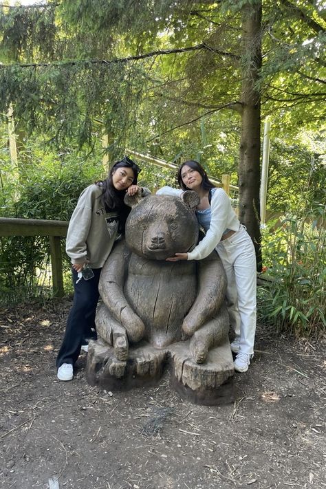 zoo, outfits, outfit ideas, inspo, panda, edinburgh, summer, wildlife, sisters, pose, break, holiday, trip, cute, vision board 2023 Zoo Aesthetic Outfit, Cute Zoo Outfits, Zoo Outfit Ideas, Edinburgh Summer, Zoo Outfit Spring, Zoo Outfit, Zoo Pictures, Zoo Photos, Bff Poses