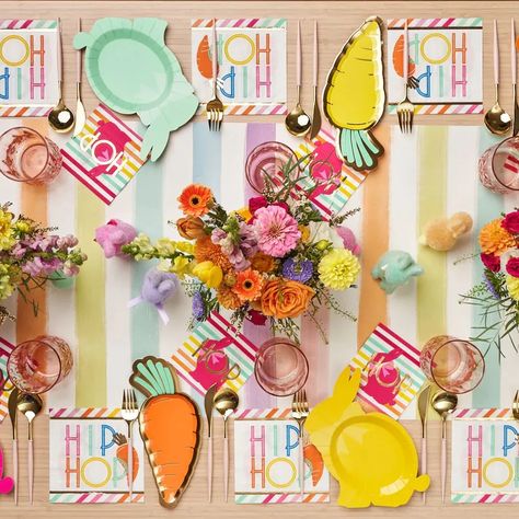 Pass out Easter sweets and drinks with these Hoppy Easter Dessert Napkins. Plates Colorful, Easter Bunny Plate, Colorful Carrots, Kids Table Set, Easter Wood Crafts, Bunny Plates, Fine Dinnerware, Paper Cocktail Napkins, Gold Cutlery