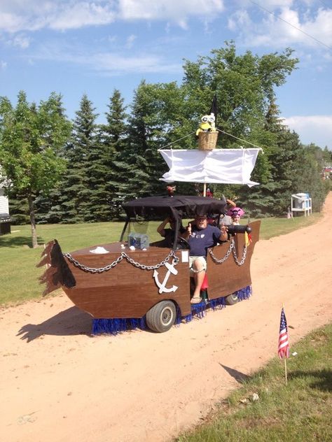 Pirate Ship parade float. Lake Tschida, ND, 2014, 4th of July Parade, 1st Place Float Golf Cart Decorations, Car Decoration Ideas, Homecoming Floats, Halloween Camping, Poker Run, Pirate Boats, Custom Golf Carts, Boat Parade, 4th Of July Parade