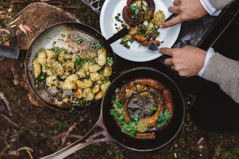 Bangers and Smash — Sarah Glover Picnic Fruit, Wood Fired Cooking, Fire Cooking, Campfire Cooking, Baby Spinach, Summer Picnic, Campfire, Paella, Green Beans