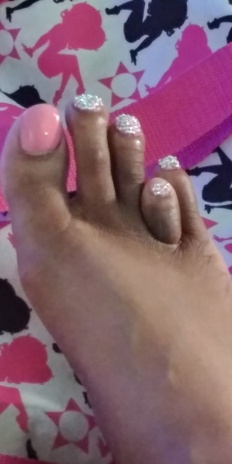 Fresh d.i.y pedicure. My new favorite design! Got to see how it looks with Henna .... 😜 Treat your feet!! Items used: conair foot spa, foot soak, foot scrub (massaged over entire foot then with pumice stone on the bottom of feet), nail file, cuticle pusher, buffer, lotion, alcohol, uv/led gel base coat, gel color, gel top coat, rhinestones. Diy Pedicure, Foot Scrub, Foot Soak, Foot Spa, Pumice Stone, Gel Top Coat, Cuticle Pusher, Rhinestone Nails, Gel Color