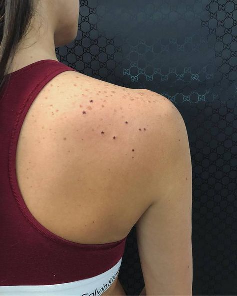 Gemini Constellation Tattoo, Star Tattoo On Shoulder, Star Constellation Tattoo, Tattooed Freckles, Jonboy Tattoo, Leo Constellation Tattoo, Mujeres Tattoo, Blade Tattoo, Shoulder Blade Tattoo