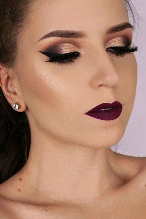 Best Winter Makeup Looks for the Holiday Season ★ See more: http://glaminati.com/best-winter-makeup-looks-holiday/ Winter Make-up, Winter Makeup Looks, Wedding Makeup Blue, Perfect Wedding Makeup, Amazing Wedding Makeup, Make Up Designs, Gorgeous Wedding Makeup, Party Makeup Looks, Best Wedding Makeup