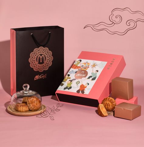 20 Gorgeous Mooncake Packaging Designs | Dieline Mooncake Design, Mooncake Packaging Design, Mooncake Packaging, Autumn Cake, Mooncake Festival, Packaging Template Design, Wedding Concept, Toy Packaging, Moon Festival